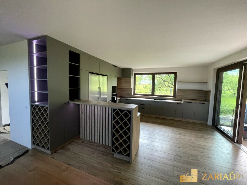 1. Rasťo Podubinský_REALIZÁCIA_Kuchynská linka_ZARIAĎ 6+-min