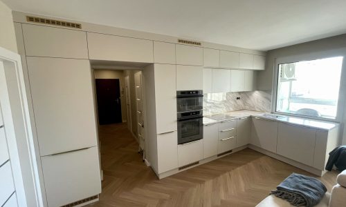 1. Jazudeková_REALIZÁCIA_Kuchynská linka_ZARIAĎ 6+
