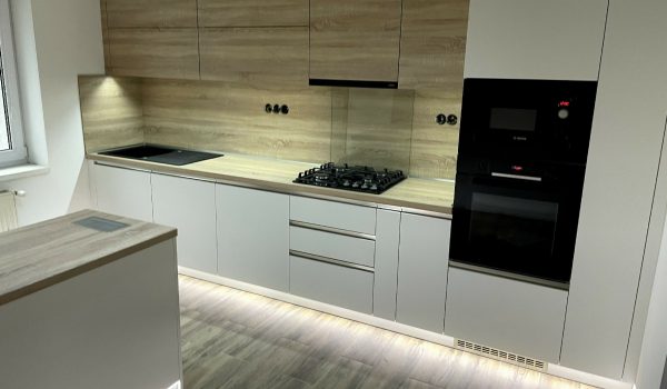 1. Táňa Lukáčová_REALIZÁCIA_Kuchynská linka_ZARIAĎ 6+-min
