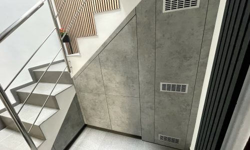 2. Dana Klábes_REALIZÁCIA_Nábytok na mieru pod schody_ZARIAĎ 6+-min