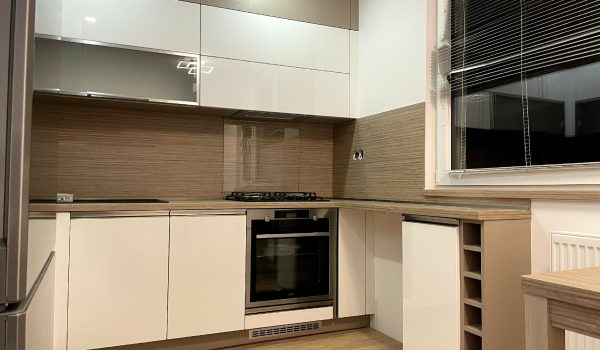 3. Arendač_REALIZÁCIA_Kuchynská linka_ZARIAĎ 6+-min