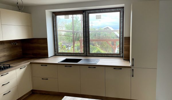 3. Kuruc_REALIZÁCIA_Kuchynská linka_ZARIAĎ 6+