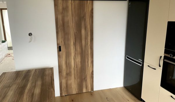 4. Kuruc_REALIZÁCIA_Kuchynská linka_ZARIAĎ 6+