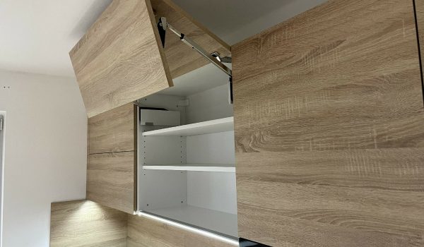 4. Táňa Lukáčová_REALIZÁCIA_Kuchynská linka_ZARIAĎ 6+-min