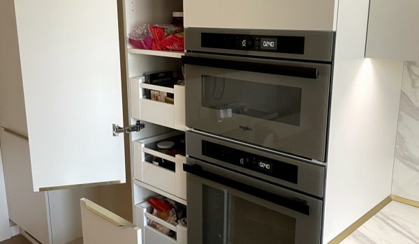 5. Jazudeková_REALIZÁCIA_Kuchynská linka_ZARIAĎ 6+
