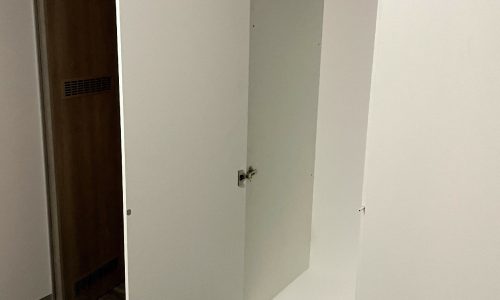 6. Jakub Žatkovič_REALIZÁCIA_Šikmé skrine na mieru_ZARIAĎ 6+-min