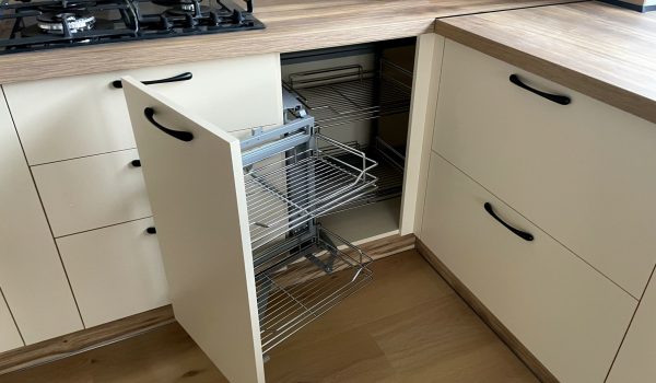 6. Kuruc_REALIZÁCIA_Kuchynská linka_ZARIAĎ 6+