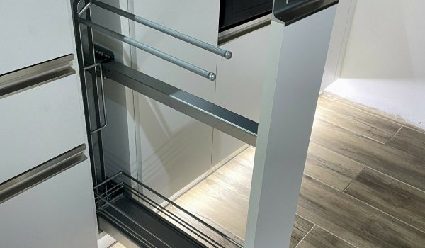7. Táňa Lukáčová_REALIZÁCIA_Kuchynská linka_ZARIAĎ 6+-min