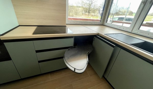 8. Kšonžek_REALIZÁCIA_Kuchynská linka_ZARIAĎ 6+-min