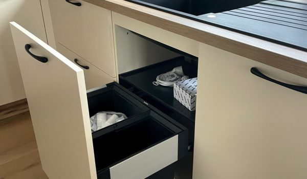8. Kuruc_REALIZÁCIA_Kuchynská linka_ZARIAĎ 6+