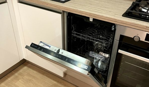 9. Arendač_REALIZÁCIA_Kuchynská linka_ZARIAĎ 6+-min