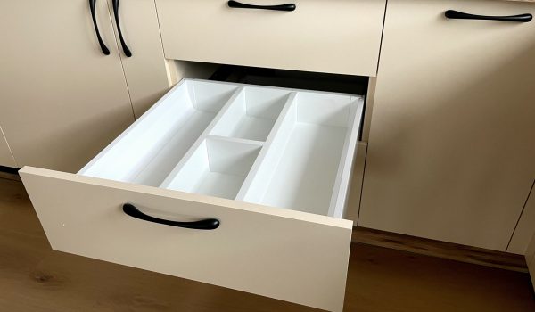 9. Kuruc_REALIZÁCIA_Kuchynská linka_ZARIAĎ 6+