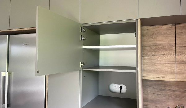 9. Rasťo Podubinský_REALIZÁCIA_Kuchynská linka_ZARIAĎ 6+-min